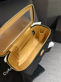 Vanity Case with Chain