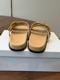 26S Médaillon Buckle Slides