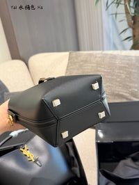 Le 37 Bucket Bag Calf Leather