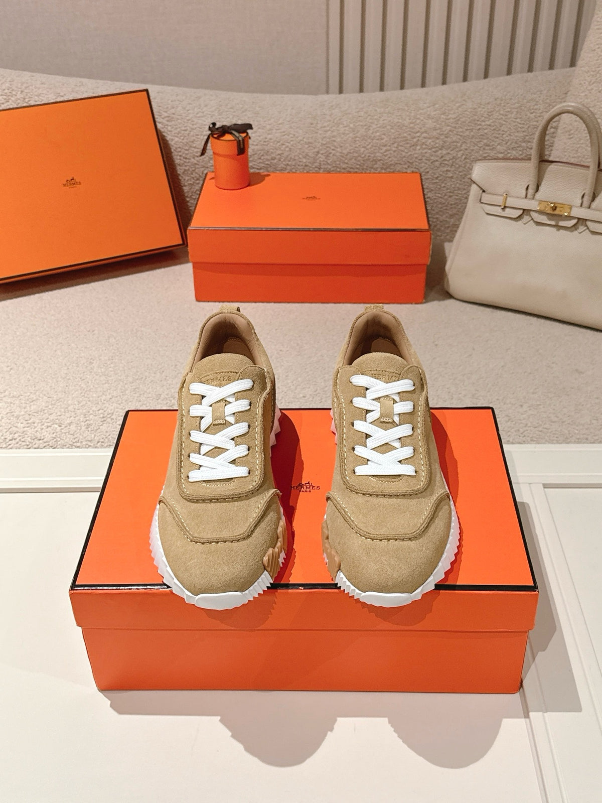 26S Bouncing Sneakers