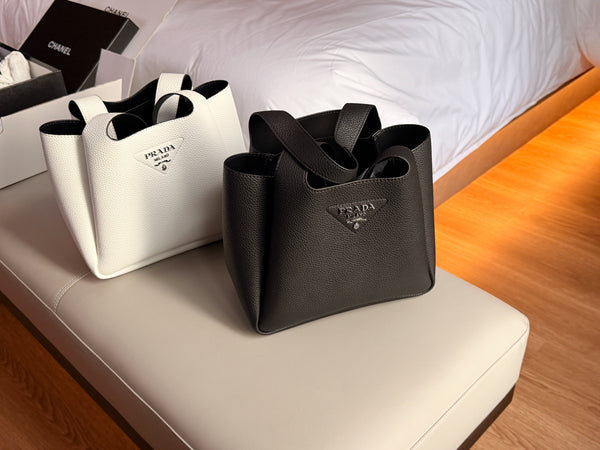 Liaison Tote Bag